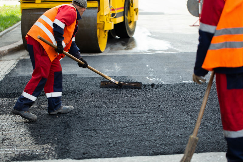 Asphalt paving